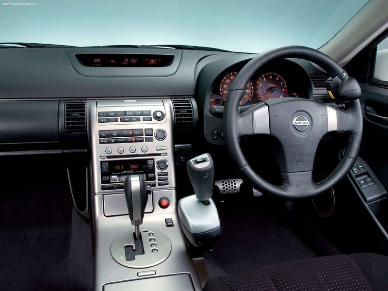 Nissan Skyline 2003 салон