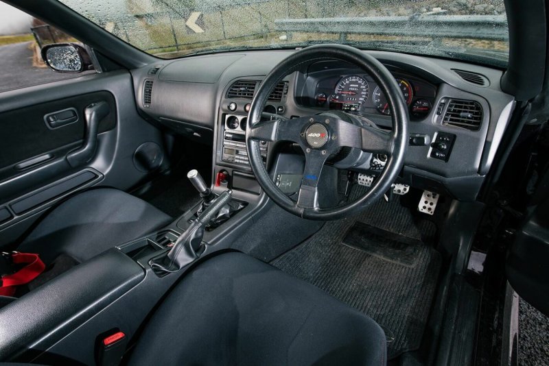 Nissan Skyline r33 Interior