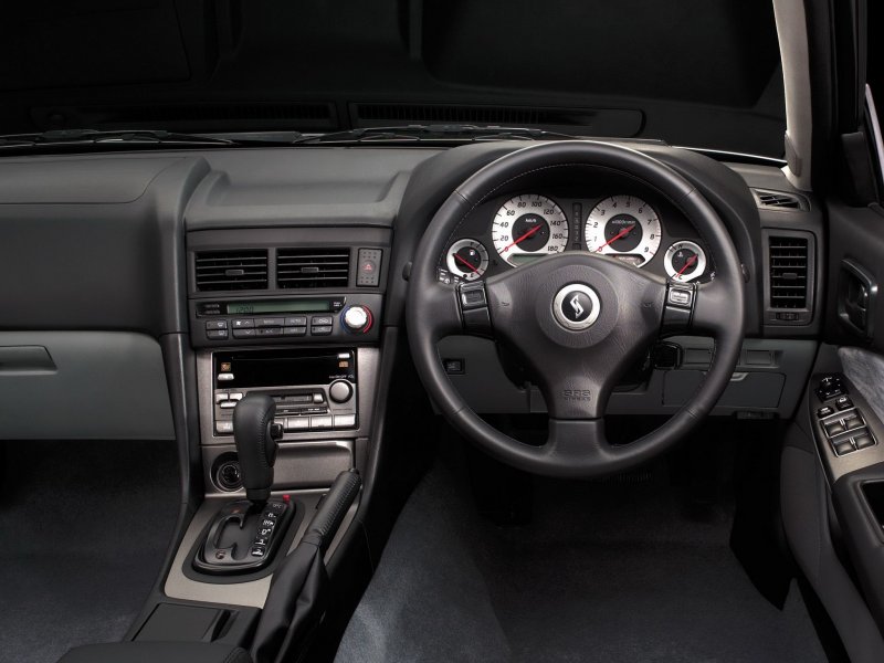 Nissan Skyline 2002 салон