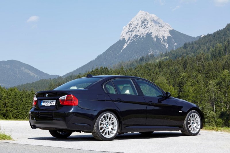 BMW e90 седан
