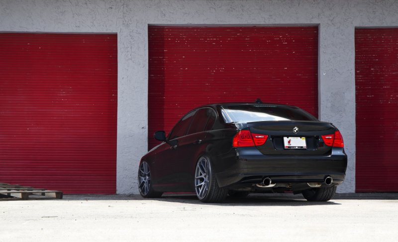 BMW e90 черная
