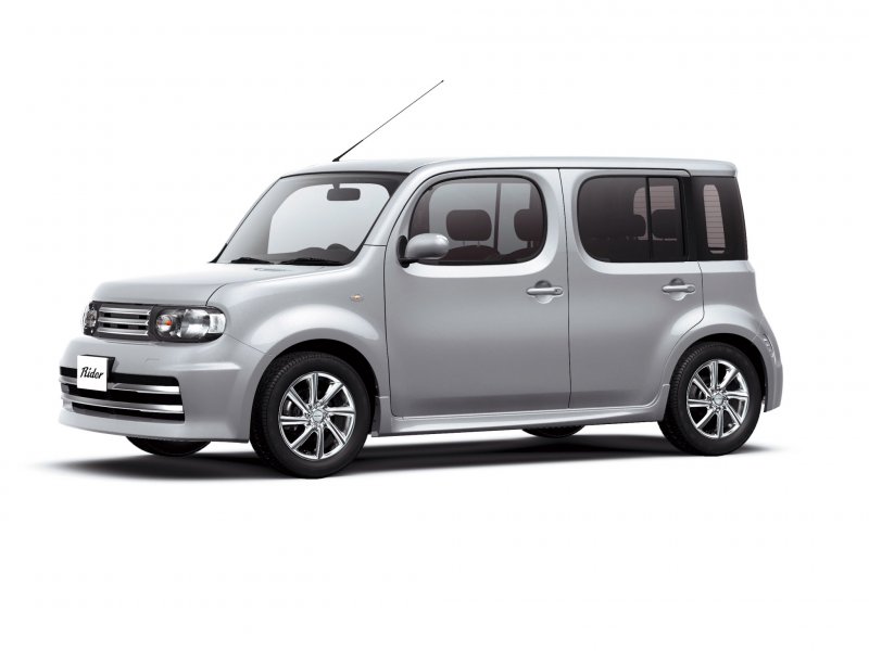 Nissan Cube z12 Rider