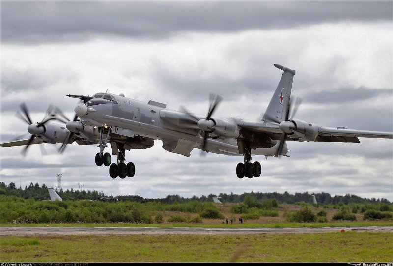 Ту-142 бомбардировщик