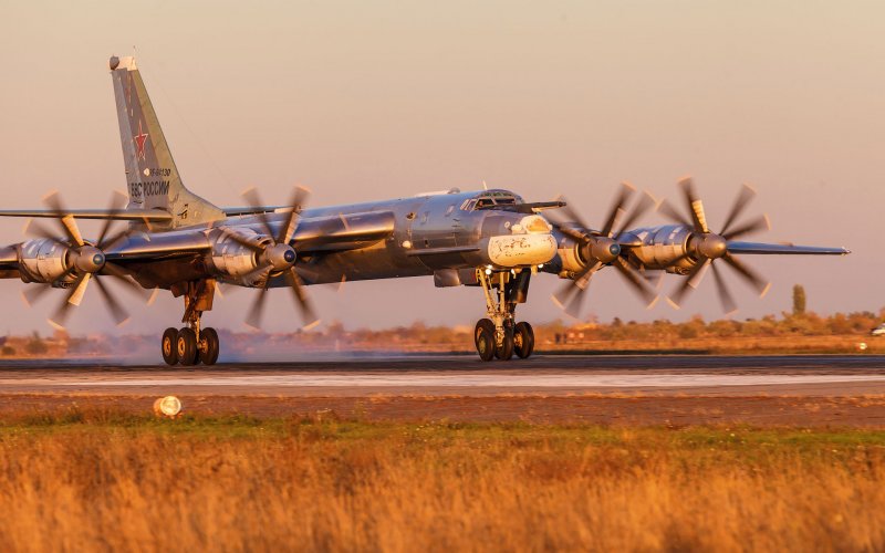 Ту-95 бомбардировщик