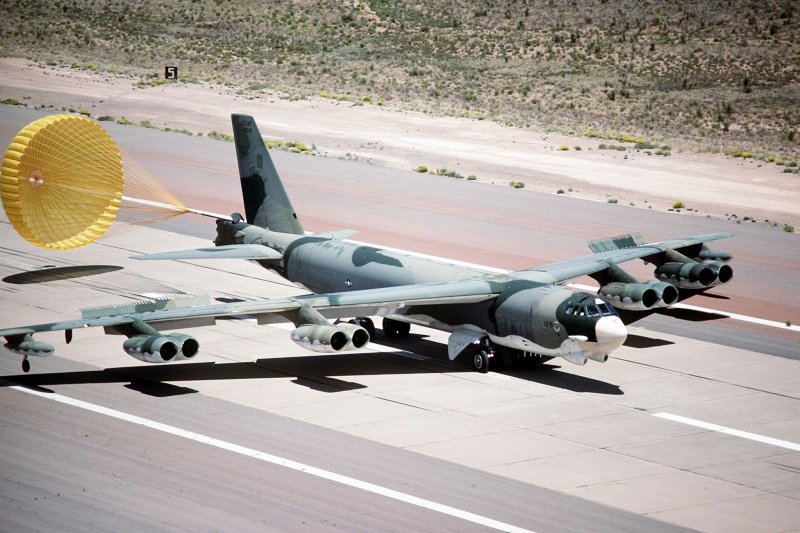 Стратегический бомбардировщик b-2b