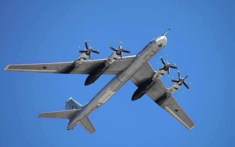 Турбовинтовой стратегический бомбардировщик-ракетоносец ту-95