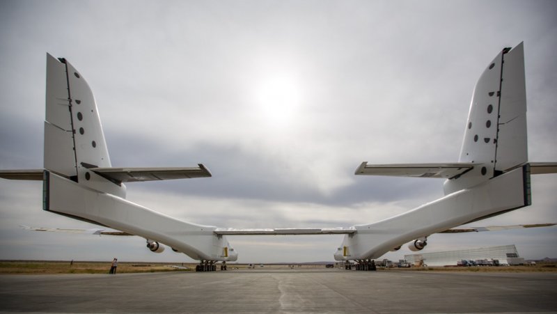 Самолет Stratolaunch model 351