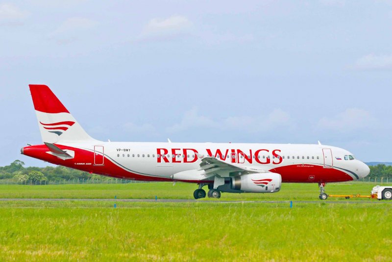 Airbus Industrie a320 ред Вингс