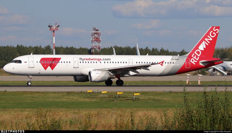 Боинг 767 ред Вингс