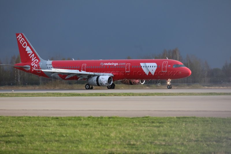 Самолёт Red Wings a321 внутри поспжира