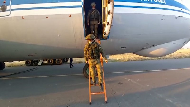 Самолет Звартноц