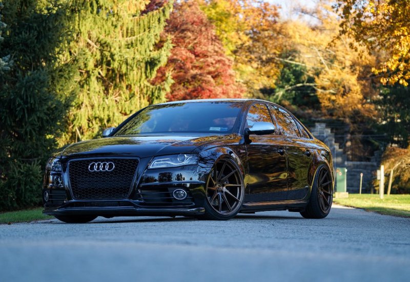 Audi a4 красная