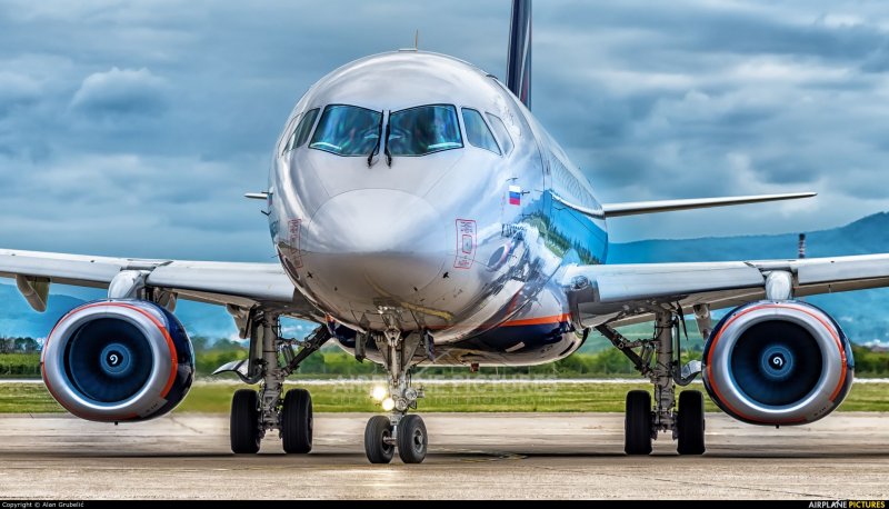 Sukhoi Superjet 100
