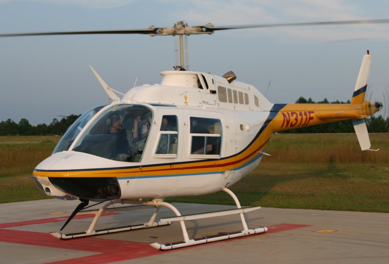 Вертолёт Bell 206 красный