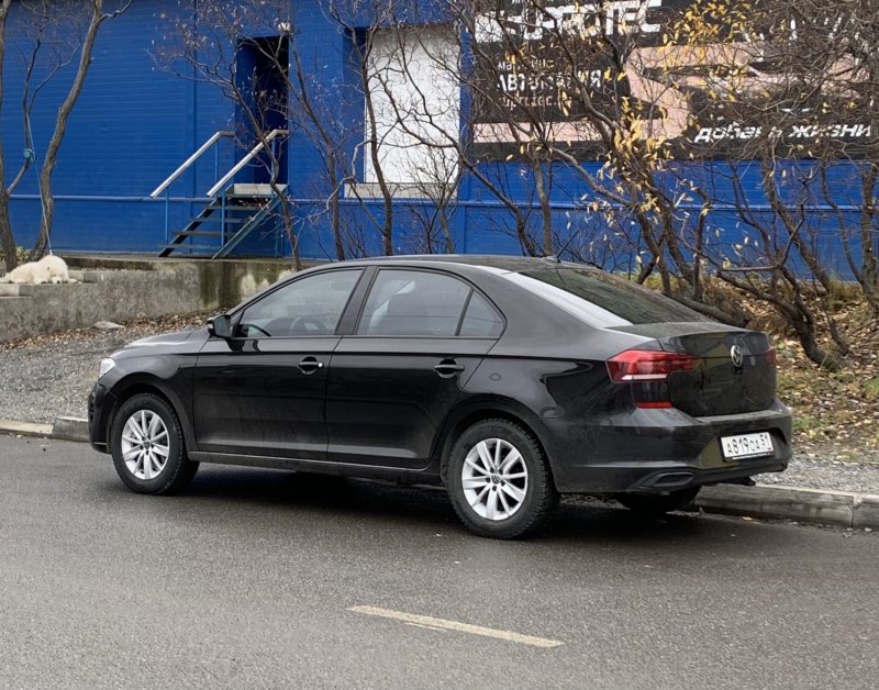 Polo Liftback r15