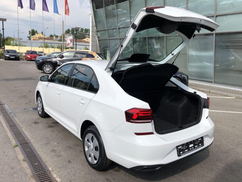 Volkswagen Polo лифтбек