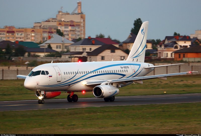 Самолет Sukhoi Superjet 100-95