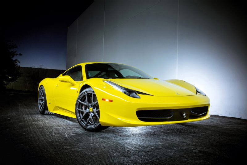 Ferrari 458 Italia желтая