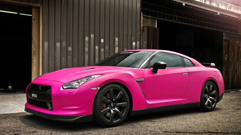 Nissan Skyline GTR розовый
