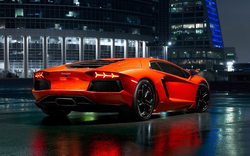 Спорткар Ламборджини авентадор