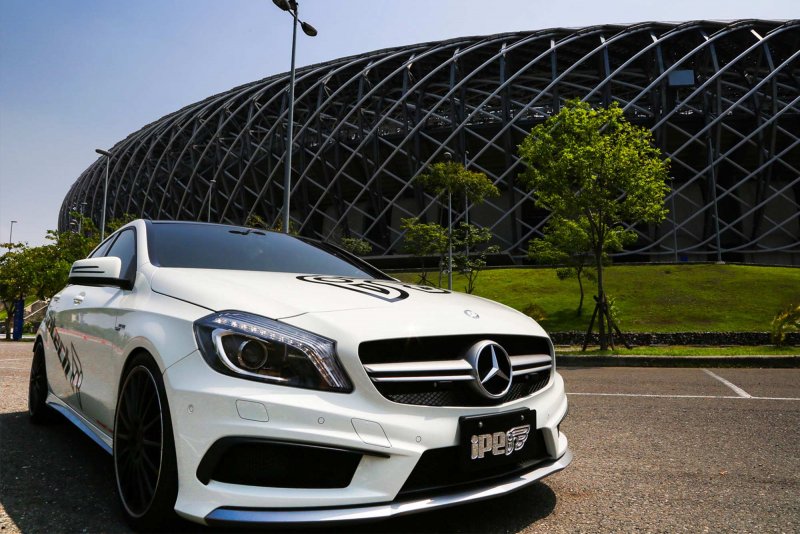 Mercedes Benz AMG 305