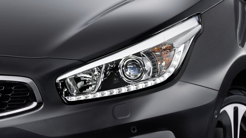Фара Kia Ceed 2016