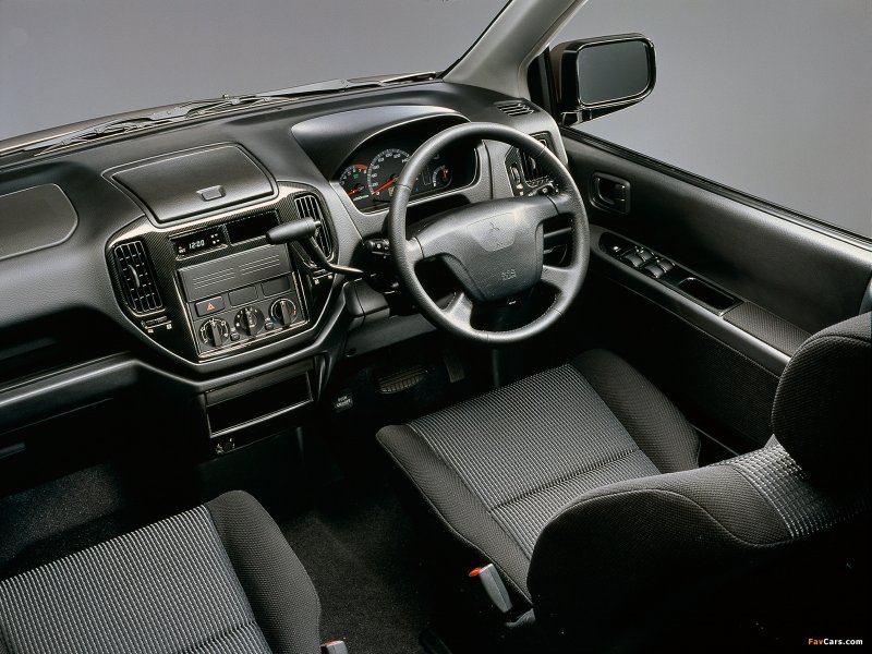 Mitsubishi Mirage Dingo 1999