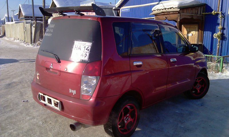 Mitsubishi Mirage Dingo 2000