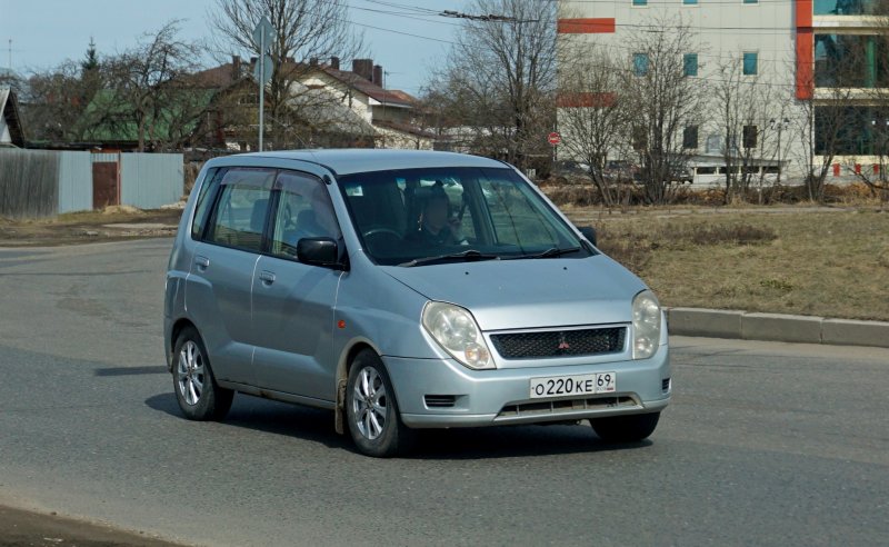 Mitsubishi Mirage Dingo