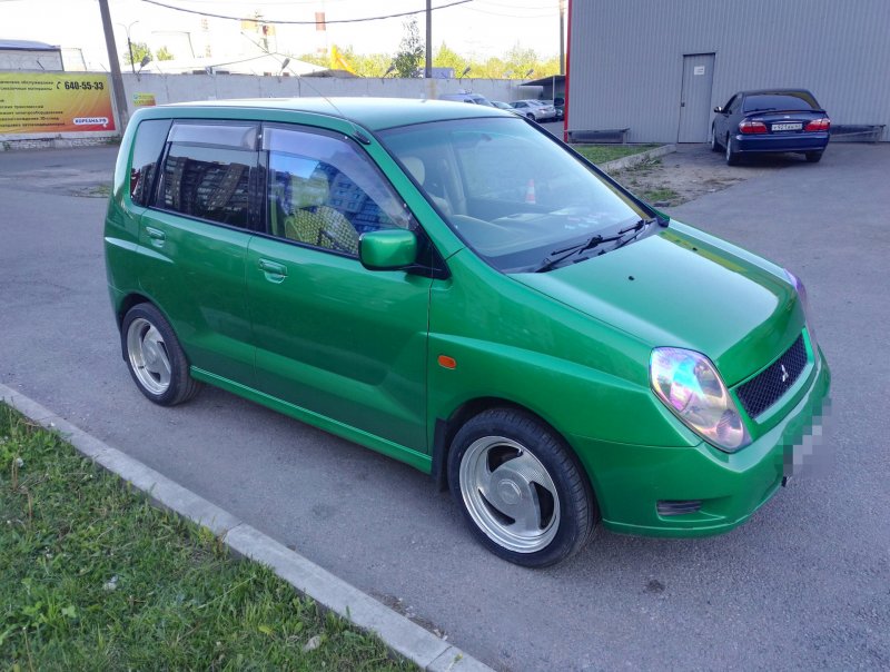 Мицубиси Мираж Динго 2001