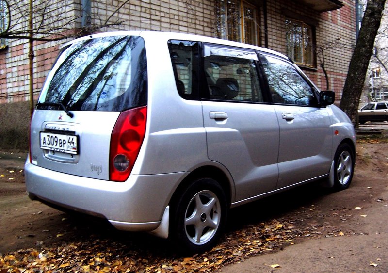 Mitsubishi Mirage Dingo