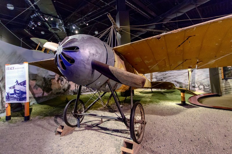 Трехмоторный Caproni CA.3,