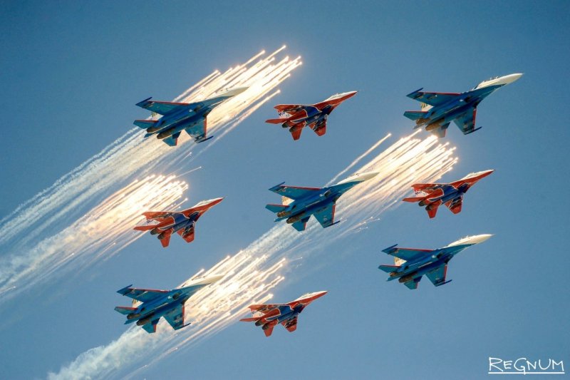 Военные самолеты в небе