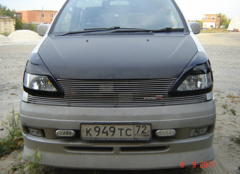 Ниссан Серена c24