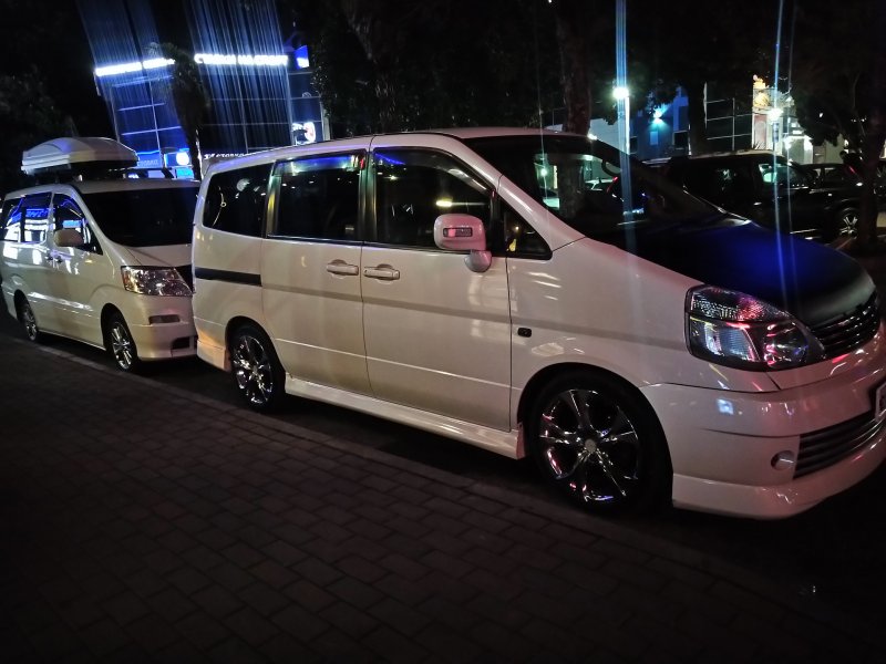Nissan Serena 2000 салон