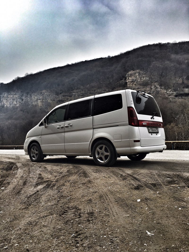 Nissan Serena c24