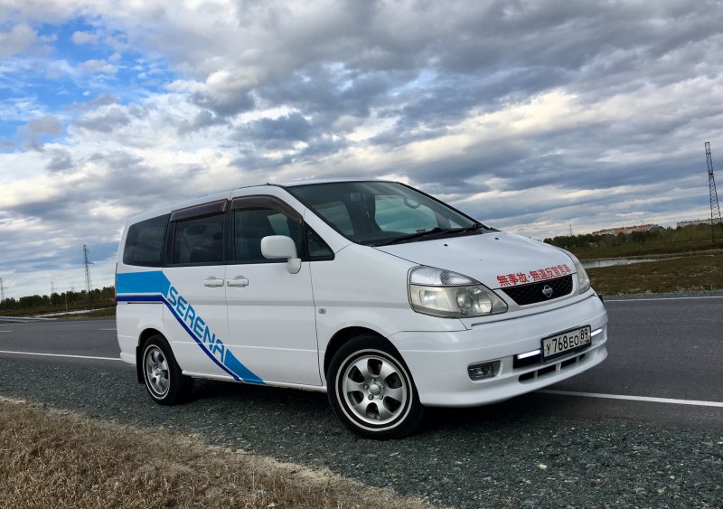 Nissan Serena 1999
