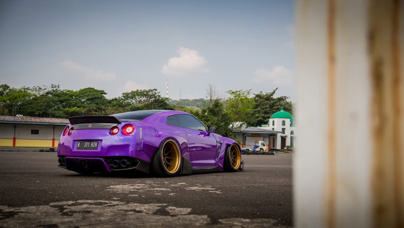 Nissan GTR 35 Purple