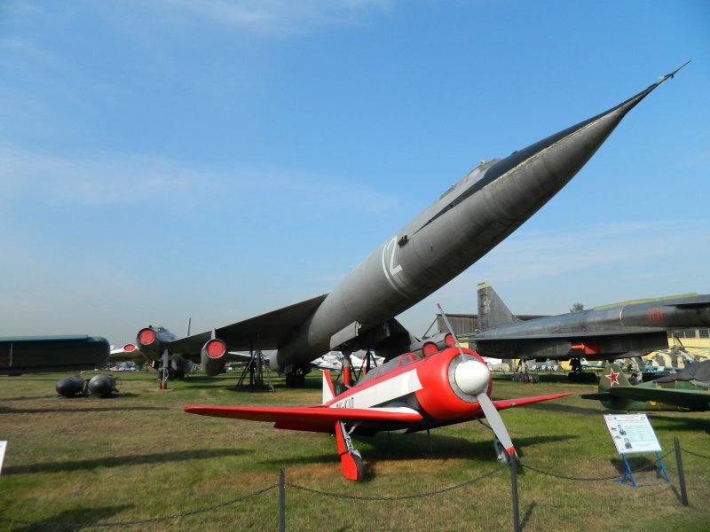 Сверхзвуковой стратегический бомбардировщик м-50
