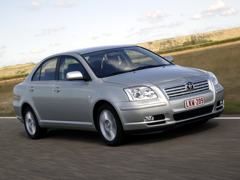 Toyota Avensis седан 2010