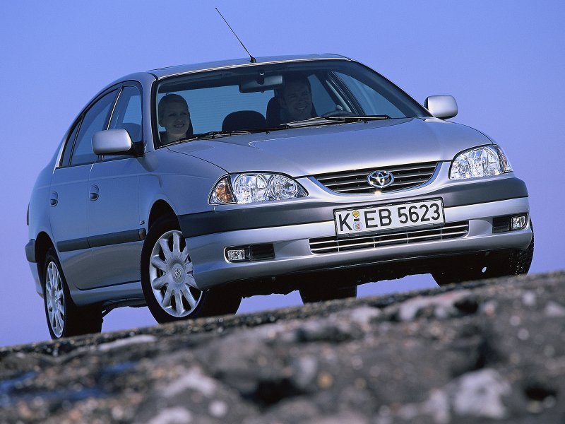 Тойота Авенсис седан 2000