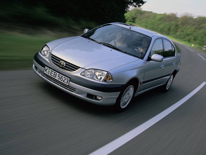 Toyota Avensis 1 поколения