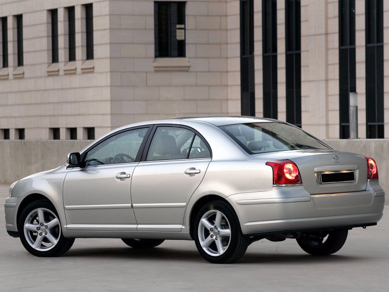 Тойота Авенсис седан 2003