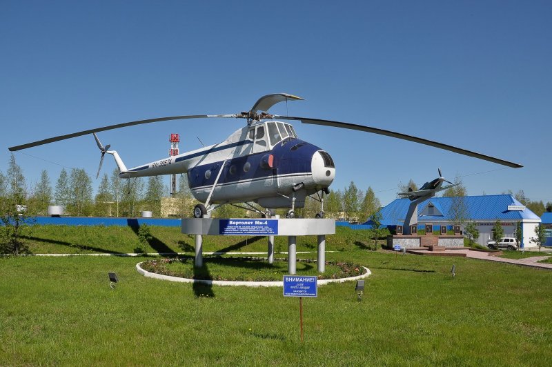 Урай памятник вертолету