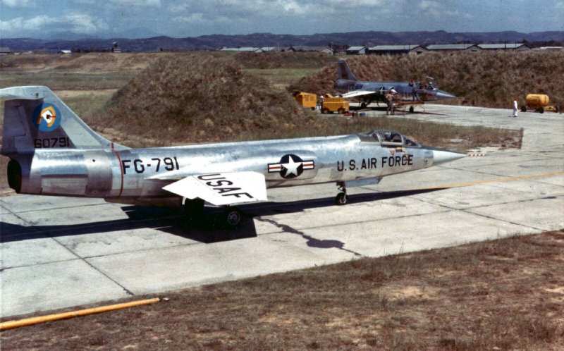 Самолет f-104 Старфайтер