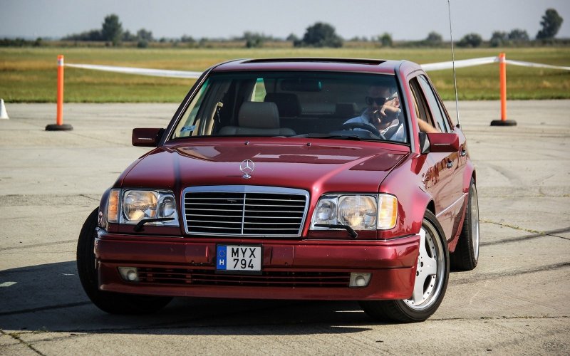 Mercedes e500 w124 Black