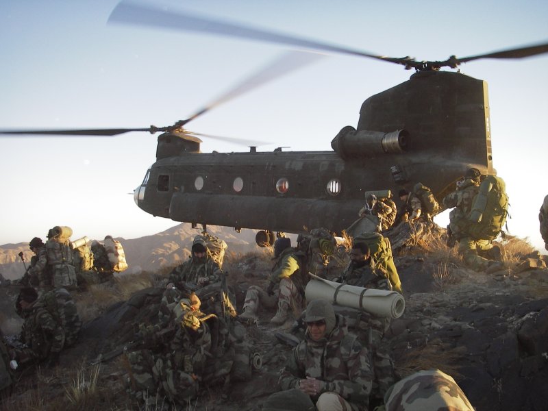 Boeing Ch-47 Chinook высадка