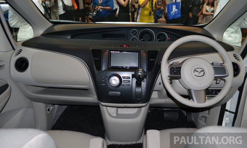 Mazda Biante панель
