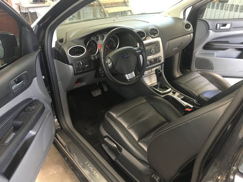Ford Focus двухдверный салон