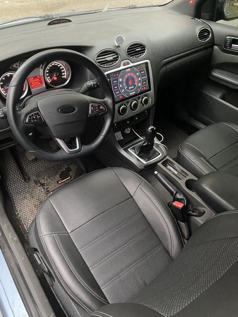 Салон Ford Focus 2 дорестайлинг